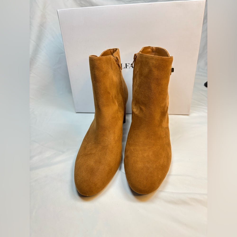 ALFANI Cognac Suede Ankle Booties • Block‎ Heel • Size 10M 👢🤎
NWB